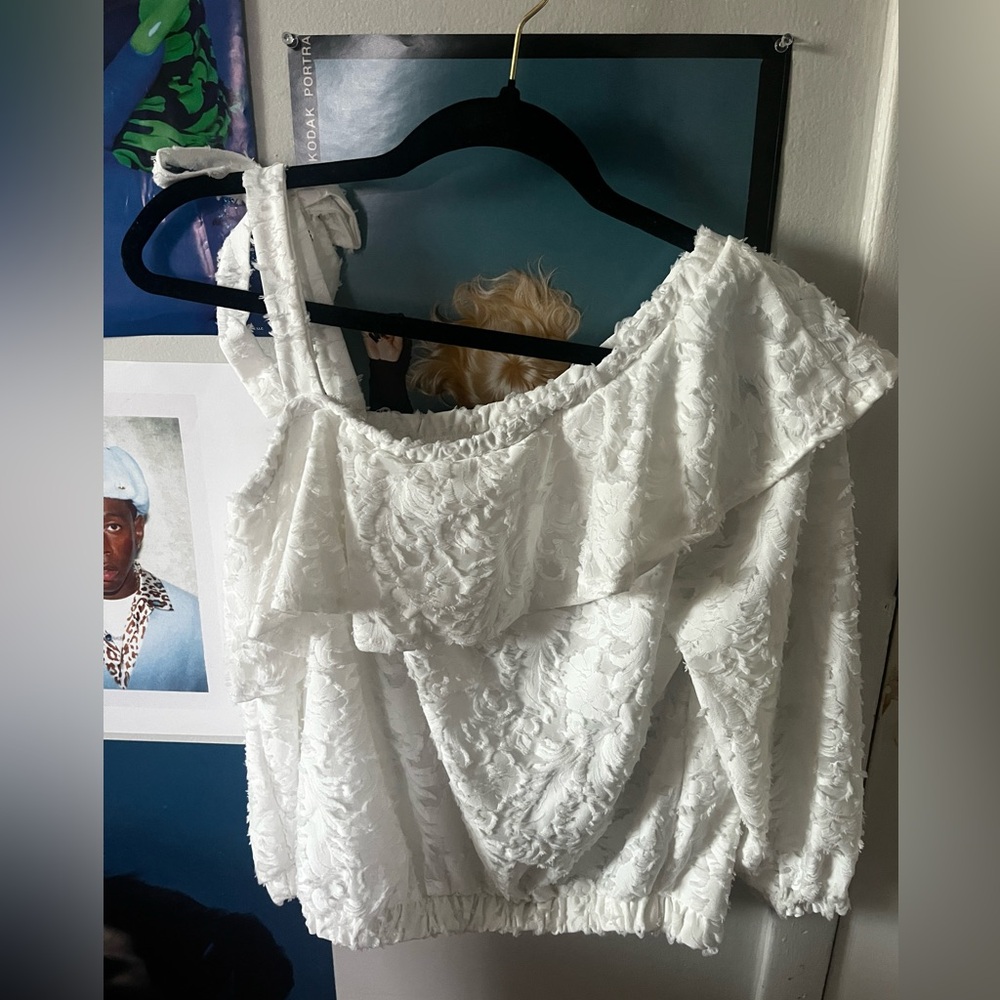 Lauren Conrad Single Sleeve Nice Elegant Ruffled Top Size Medium